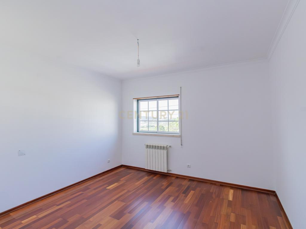 Moradia T5 situada no Aldeamento Bela Vista, Lameira -Alcobaça - Image 15
