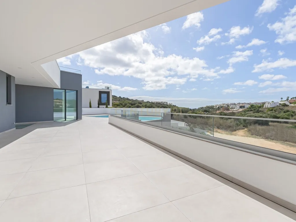 Luxuosa moradia T4 e vista mar, Porto de Mós, Lagos, Portugal - Image 8
