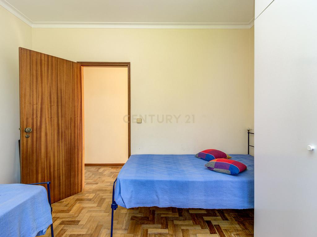 Moradia 6 assoalhadas, 195m2 área construção, 672m2 terreno, com anexo T1 - Image 17