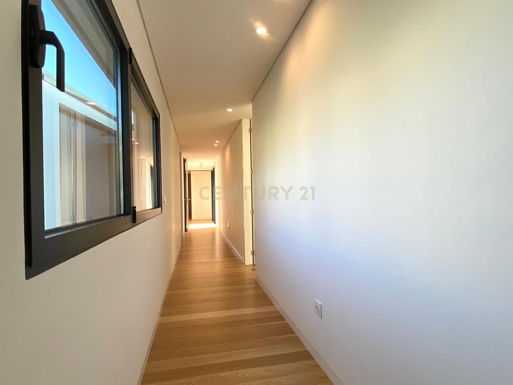 Fantástica Moradia T3 Contemporânea + Anexo T1- Térrea - Arco da Calheta - Image 17