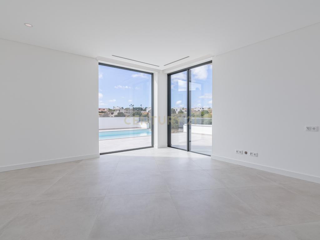 Luxuosa moradia T4 e vista mar, Porto de Mós, Lagos, Portugal - Image 25