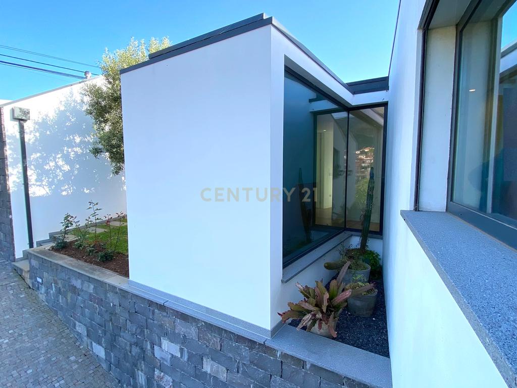 Fantástica Moradia T3 Contemporânea + Anexo T1- Térrea - Arco da Calheta - Image 36