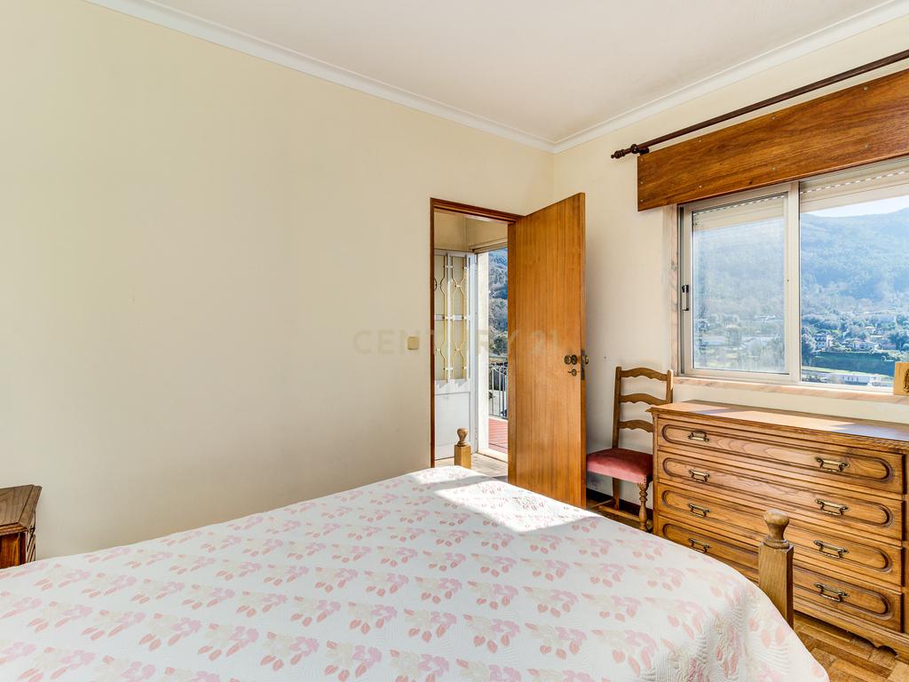 Moradia 6 assoalhadas, 195m2 área construção, 672m2 terreno, com anexo T1 - Image 20
