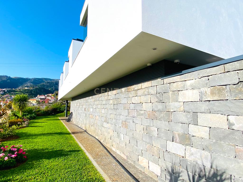 Fantástica Moradia T3 Contemporânea + Anexo T1- Térrea - Arco da Calheta - Image 26