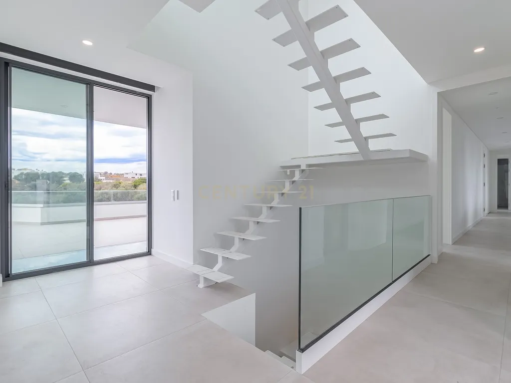 Luxuosa moradia T4 e vista mar, Porto de Mós, Lagos, Portugal - Image 34