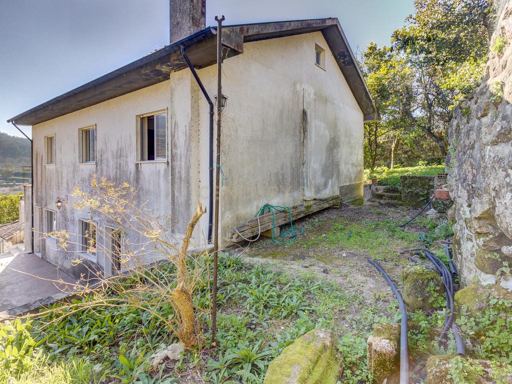 Moradia 6 assoalhadas, 195m2 área construção, 672m2 terreno, com anexo T1 - Image 47