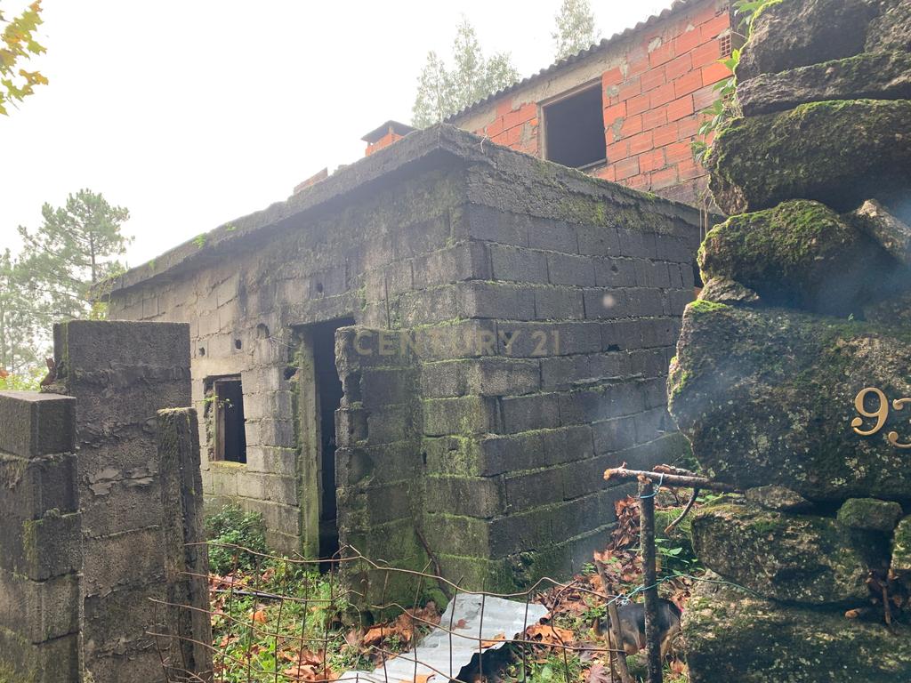 Casa no Gerês para restauro com Terreno e vistas magnificas sobre a montanha - Image 20