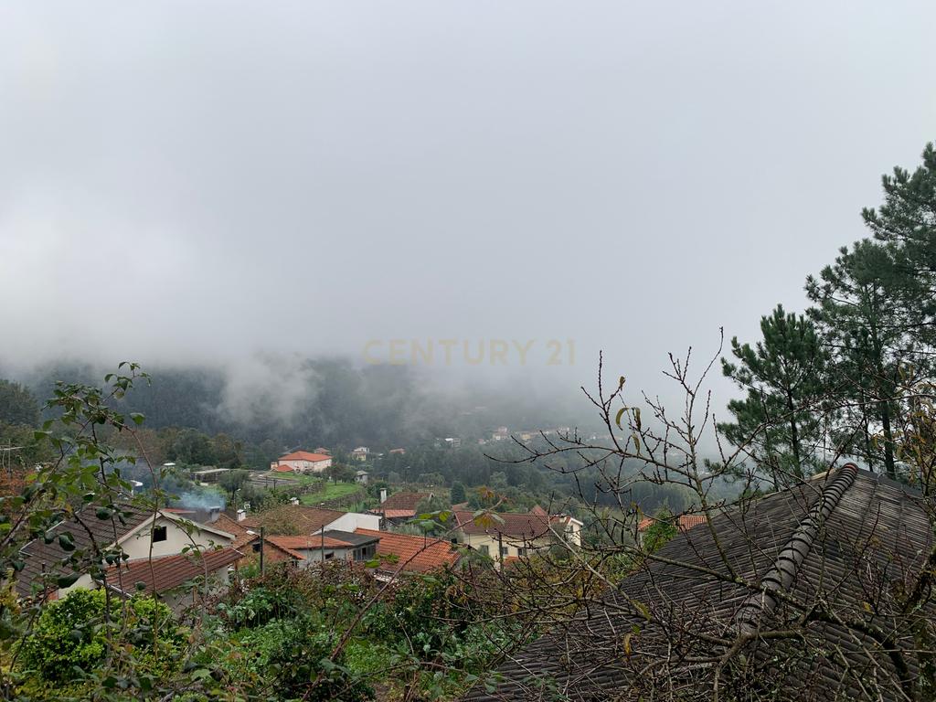 Casa no Gerês para restauro com Terreno e vistas magnificas sobre a montanha - Image 5