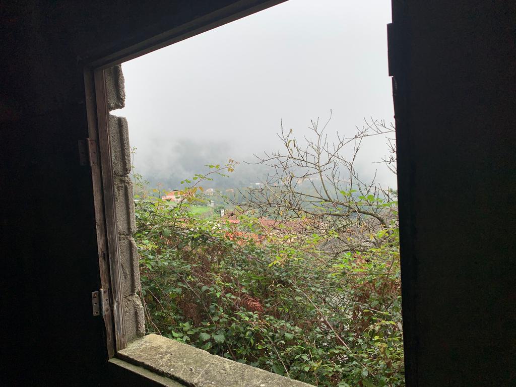 Casa no Gerês para restauro com Terreno e vistas magnificas sobre a montanha - Image 2