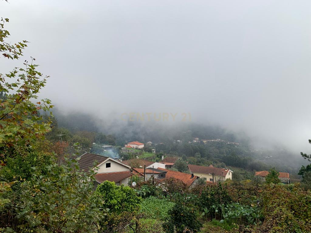Casa no Gerês para restauro com Terreno e vistas magnificas sobre a montanha - Image 9