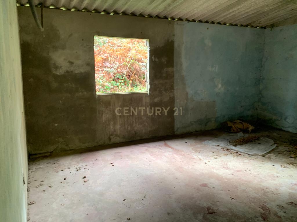 Casa no Gerês para restauro com Terreno e vistas magnificas sobre a montanha - Image 12