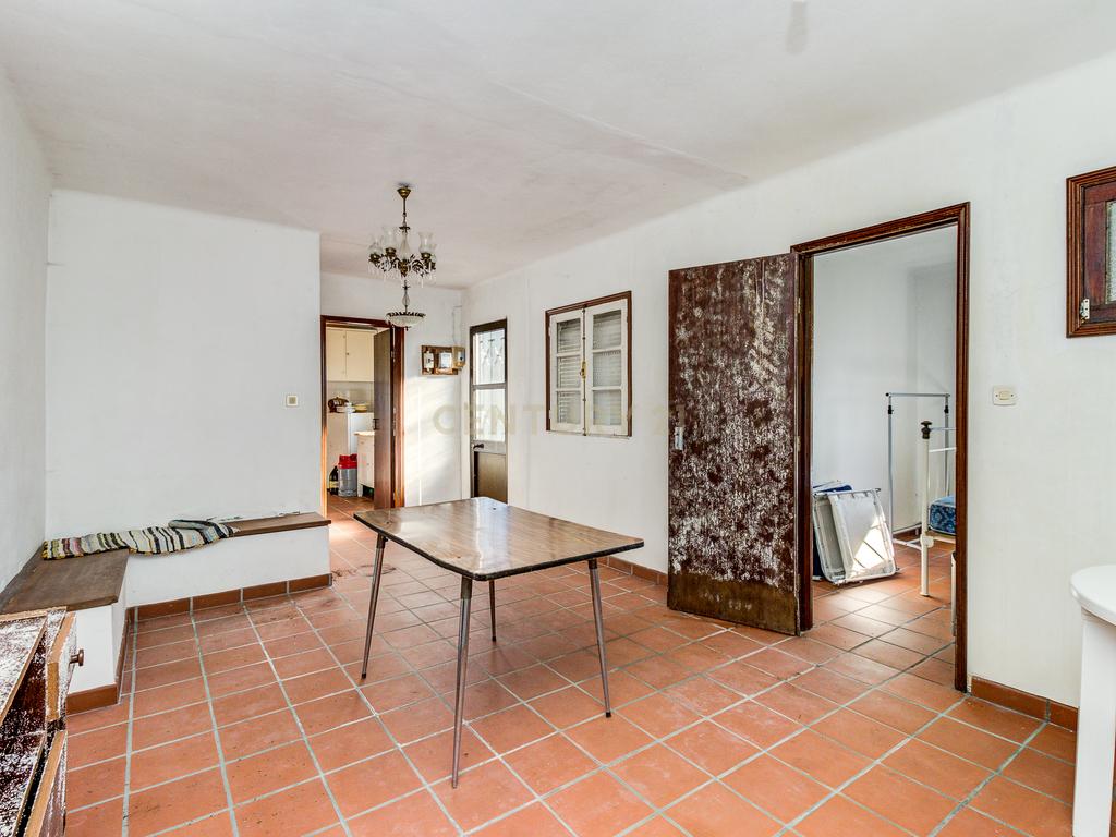 Moradia 6 assoalhadas, 195m2 área construção, 672m2 terreno, com anexo T1 - Image 9