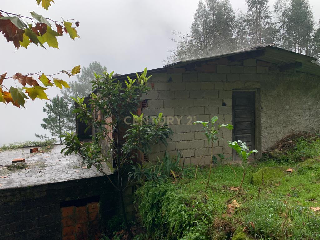 Casa no Gerês para restauro com Terreno e vistas magnificas sobre a montanha - Image 17