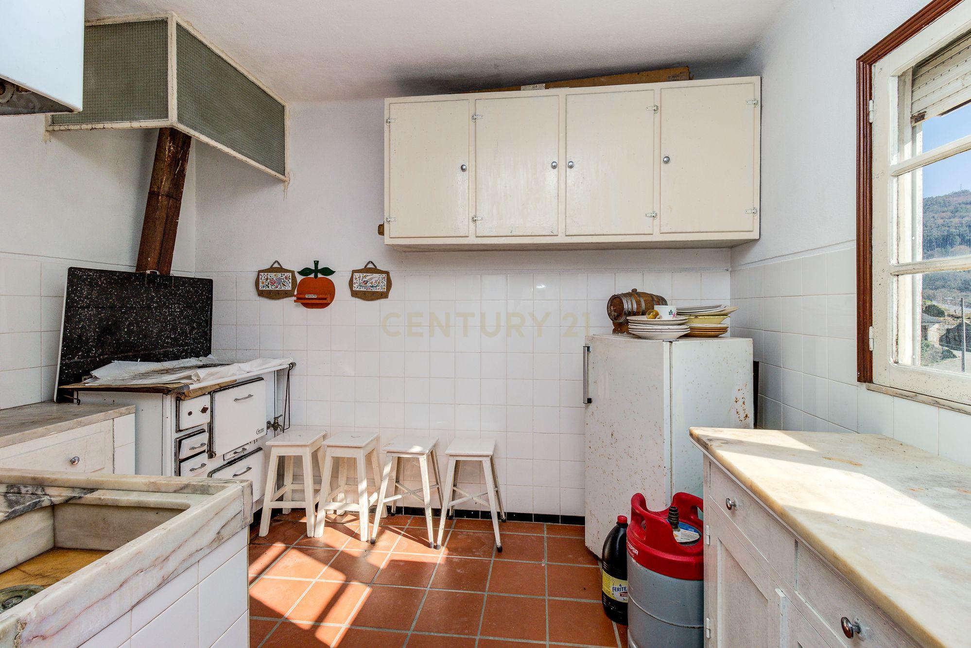 Moradia 6 assoalhadas, 195m2 área construção, 672m2 terreno, com anexo T1 - Image 35