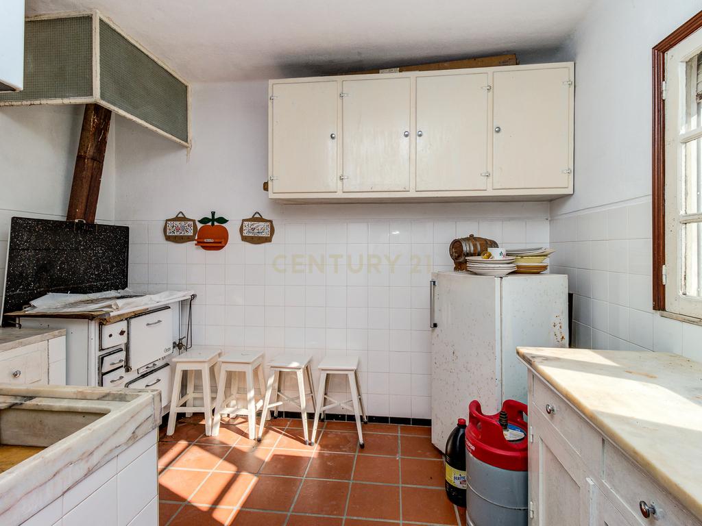 Moradia 6 assoalhadas, 195m2 área construção, 672m2 terreno, com anexo T1 - Image 35