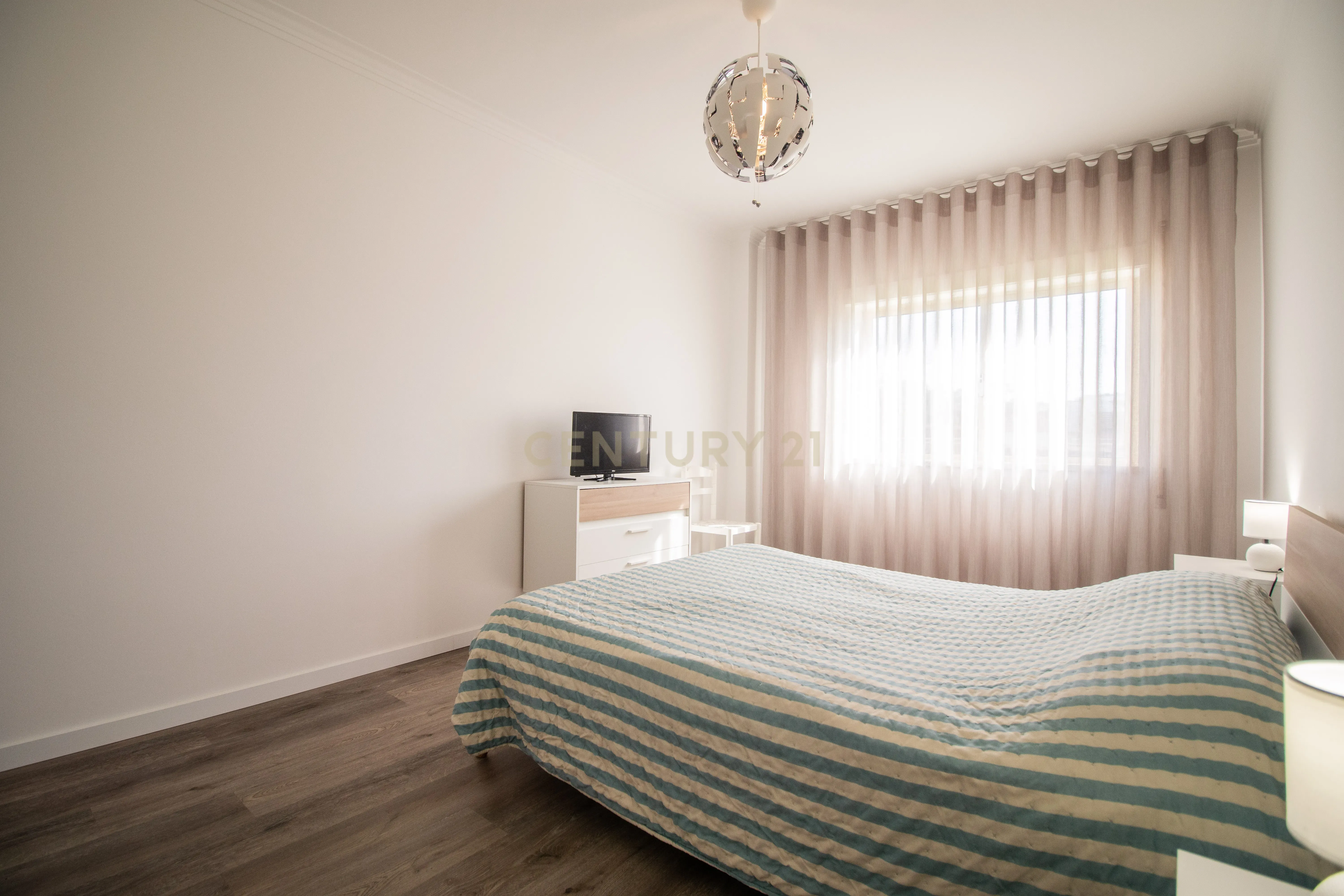 Apartamento T2 em RC elevado, a 500 metros da Praia Buarcos - Figueira da Foz - Image 9