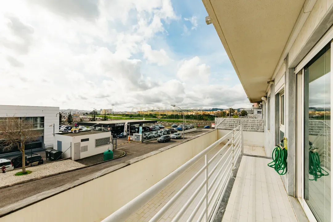 T2 Com Terraço em Telheiras - Image 10