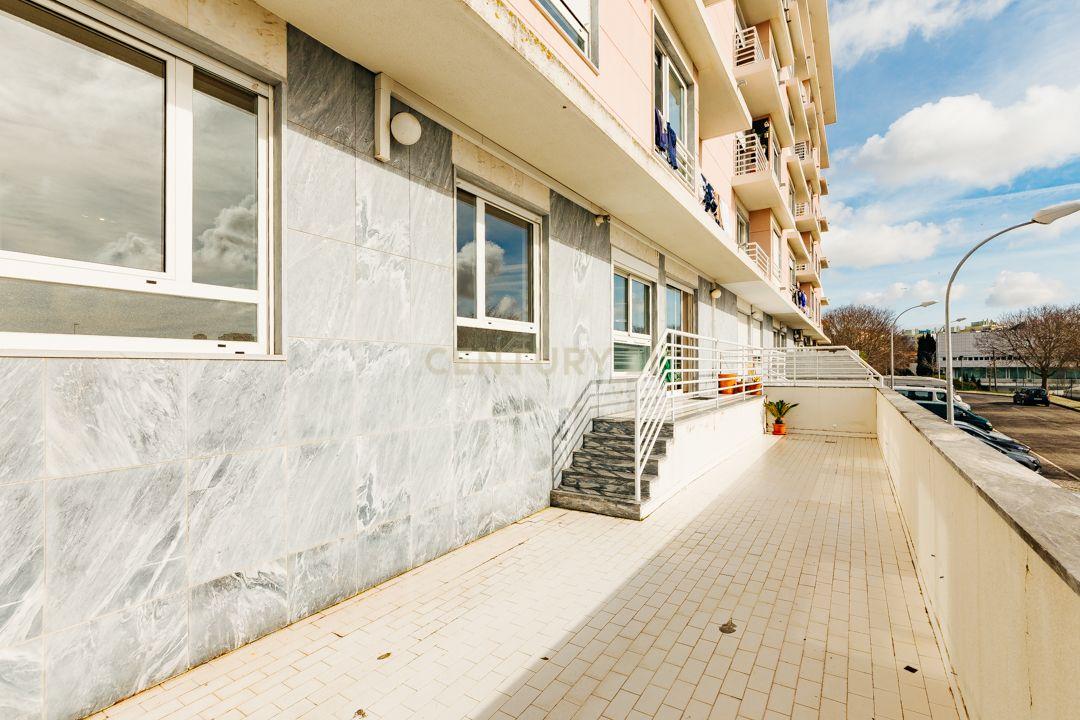 T2 Com Terraço em Telheiras - Image 9