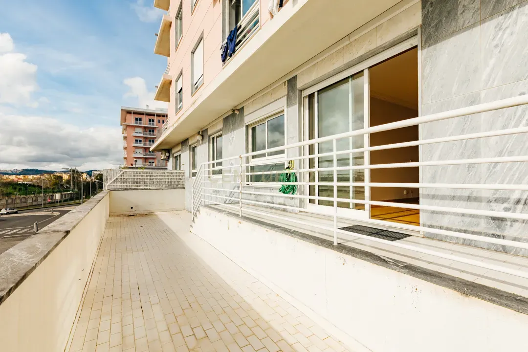 T2 Com Terraço em Telheiras - Image 8