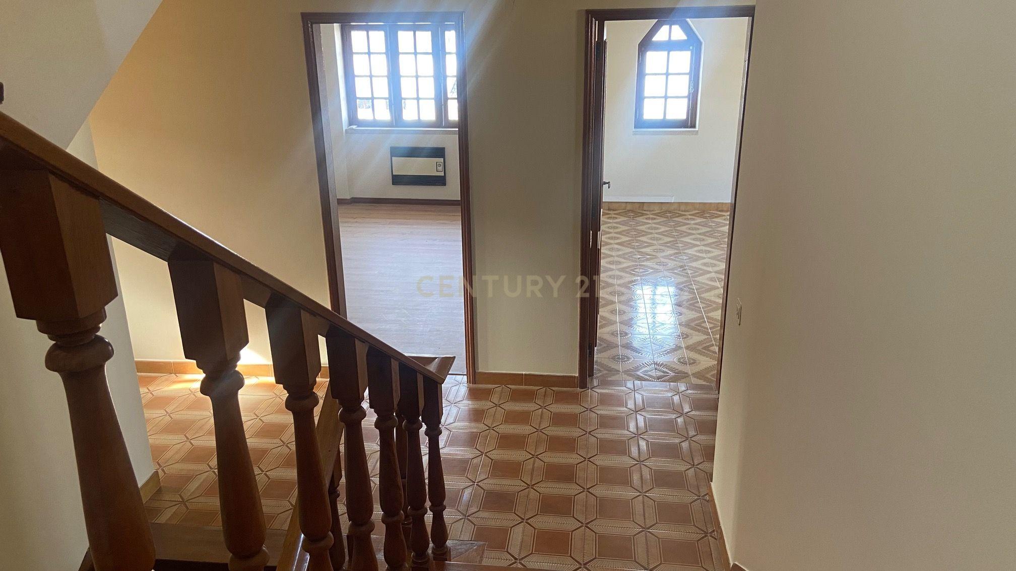 Moradia localizada em zona central da vila de Alcains - Castelo Branco - Image 24