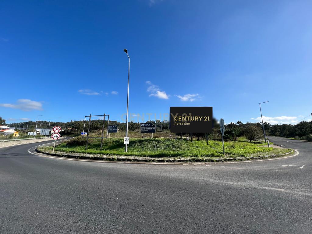 Terreno com 2 artigos a área total de 11.760 m2 com possibilidade de construção - Image 2
