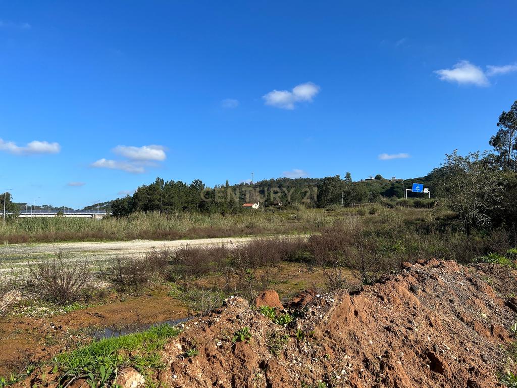 Terreno com 2 artigos a área total de 11.760 m2 com possibilidade de construção - Image 6
