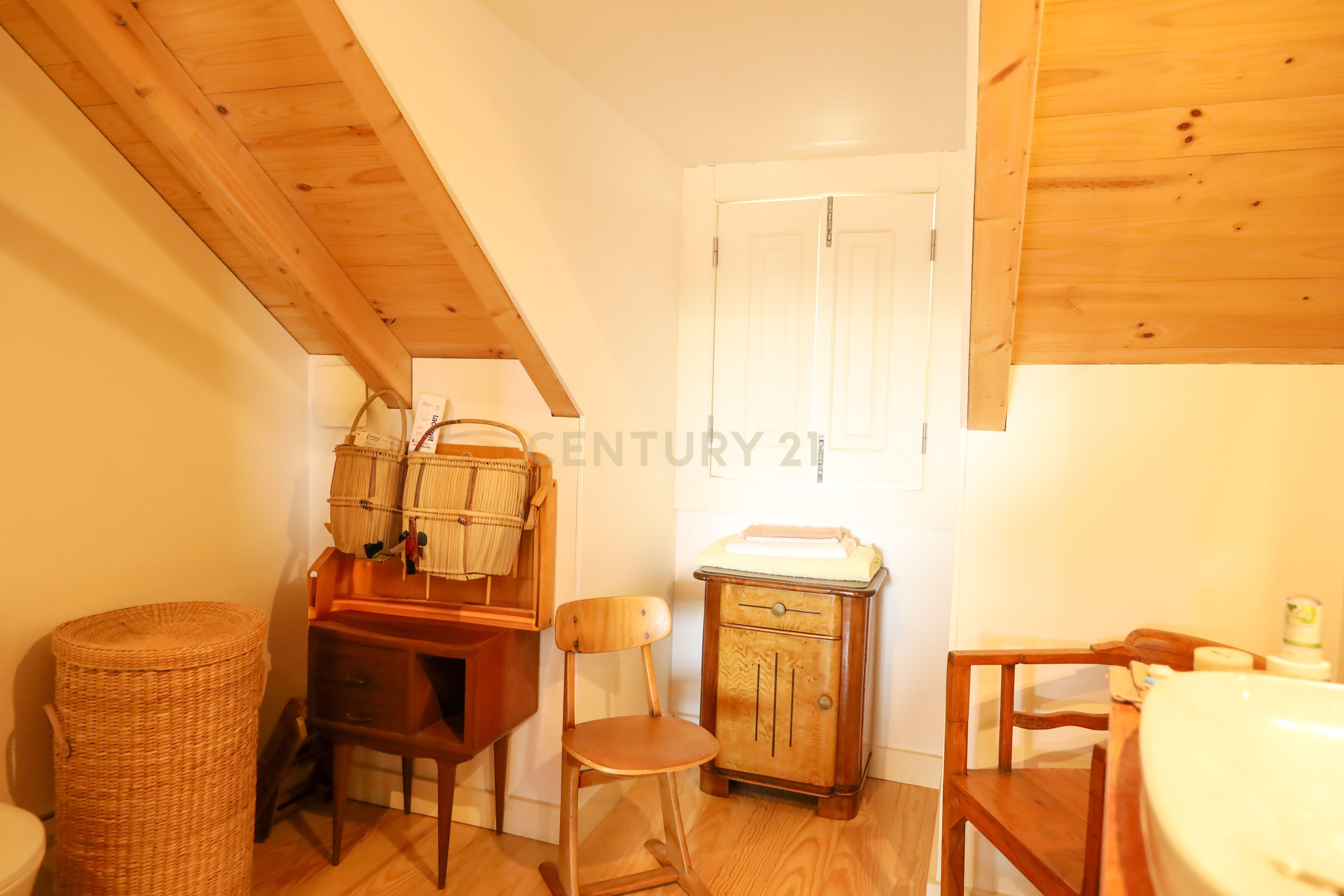 Prédio histórico junto à Sé de Viseu, no antigo bairro judeu - Image 8
