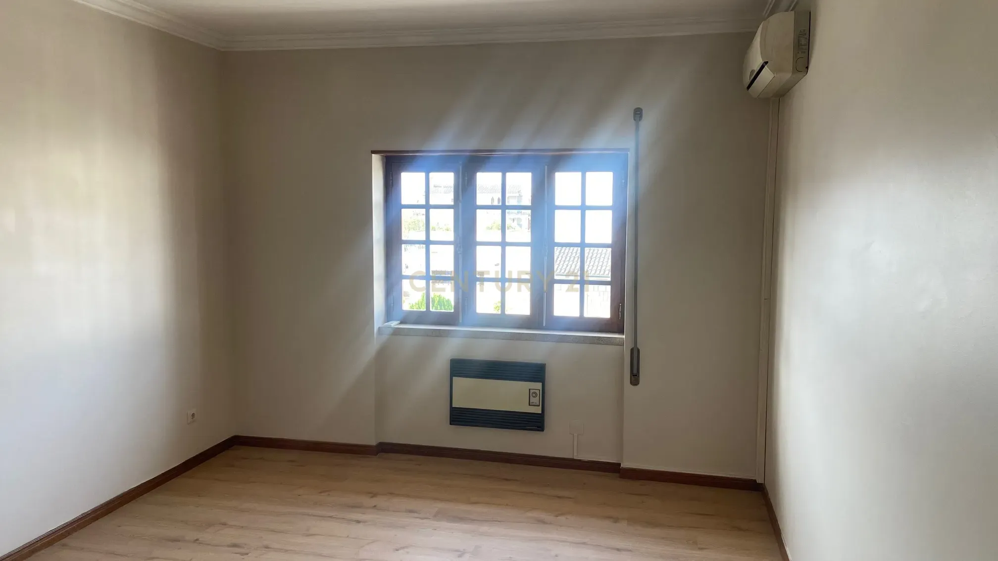 Moradia localizada em zona central da vila de Alcains - Castelo Branco - Image 32