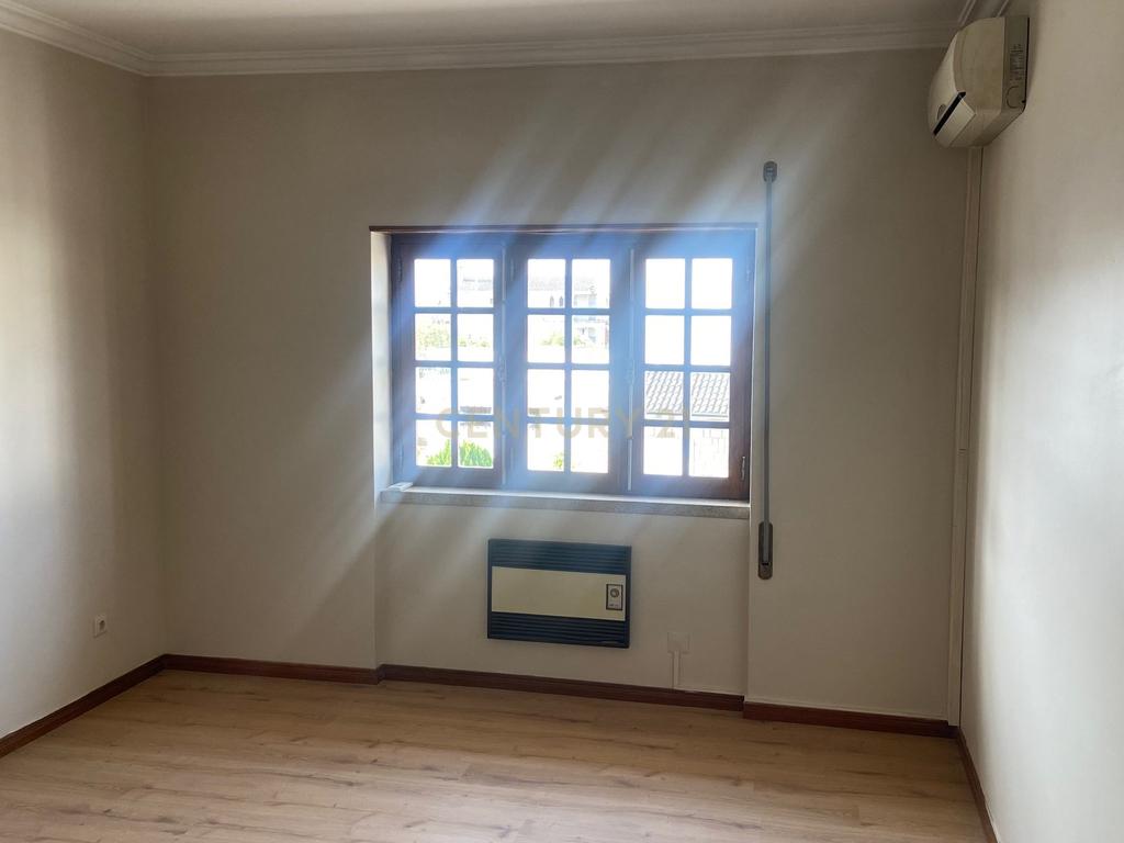Moradia localizada em zona central da vila de Alcains - Castelo Branco - Image 32