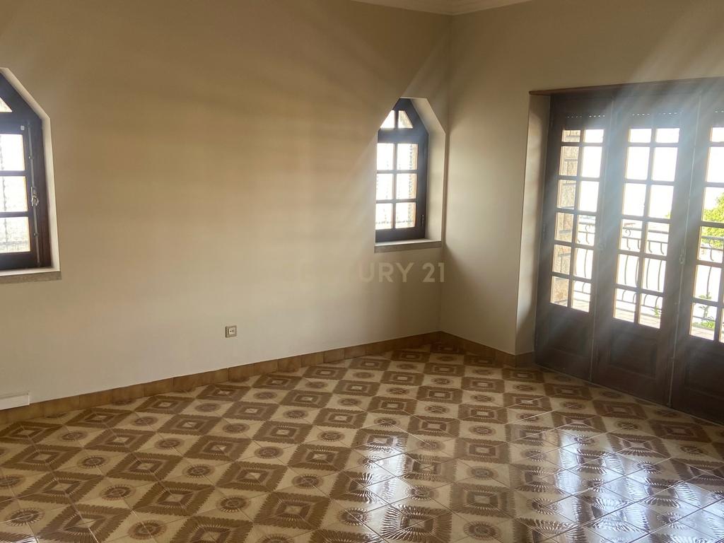 Moradia localizada em zona central da vila de Alcains - Castelo Branco - Image 25