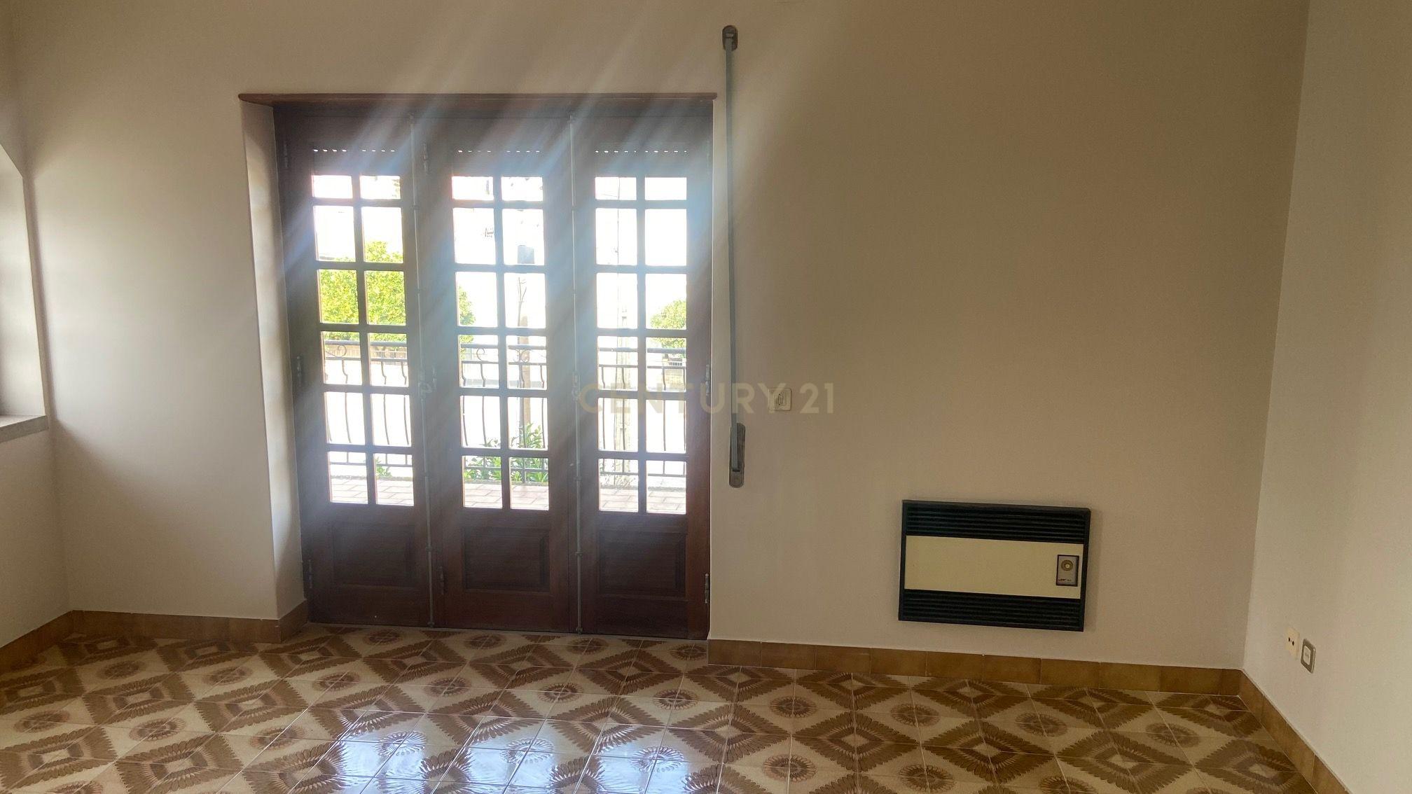 Moradia localizada em zona central da vila de Alcains - Castelo Branco - Image 26