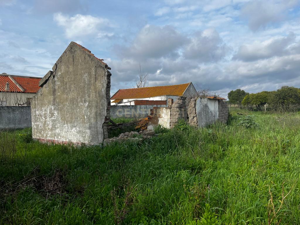 Moradia em ruinas em terreno de 2 304m2 Aroeira/Poceirão e Marateca/Palmela - Image 3