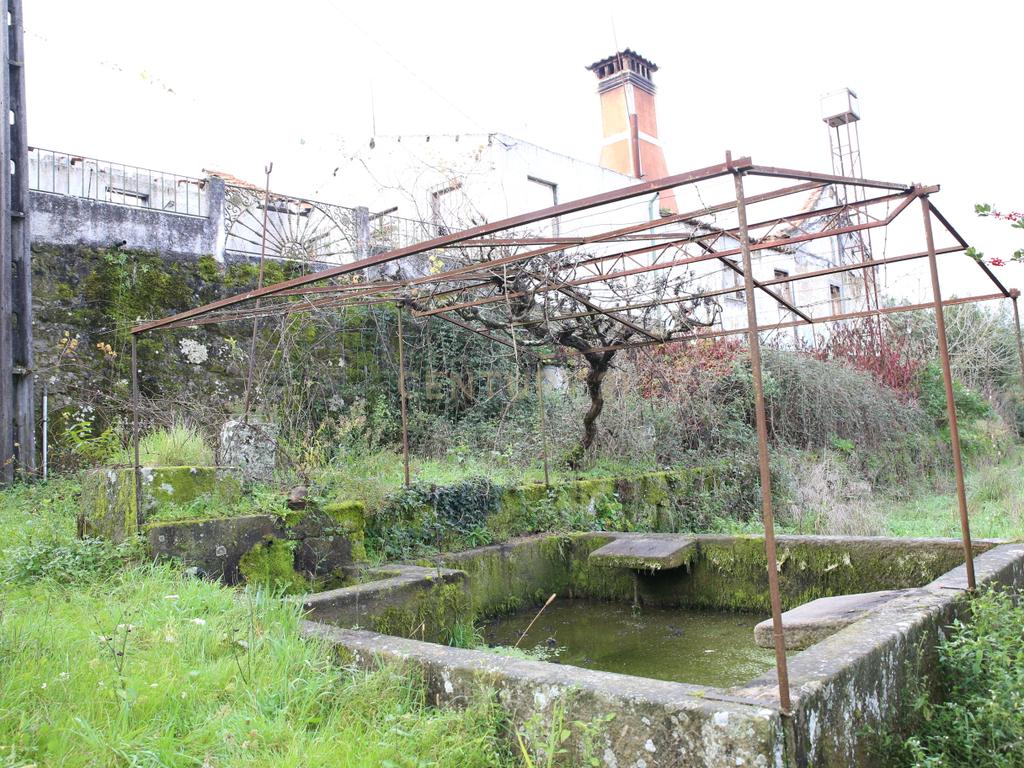 Quinta em Oliveira do Hospital, com 60000 m2 com casas para recuperar. - Image 98