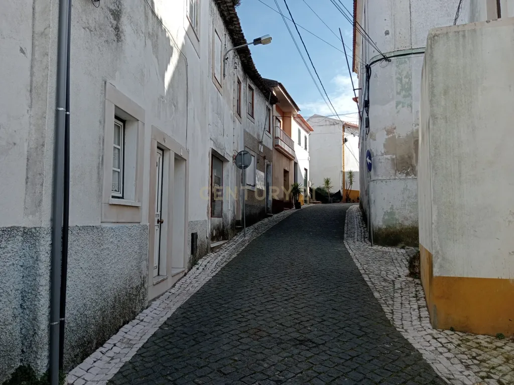Moradia T7 para restaurar nas Lapas, Torres Novas - Image 3