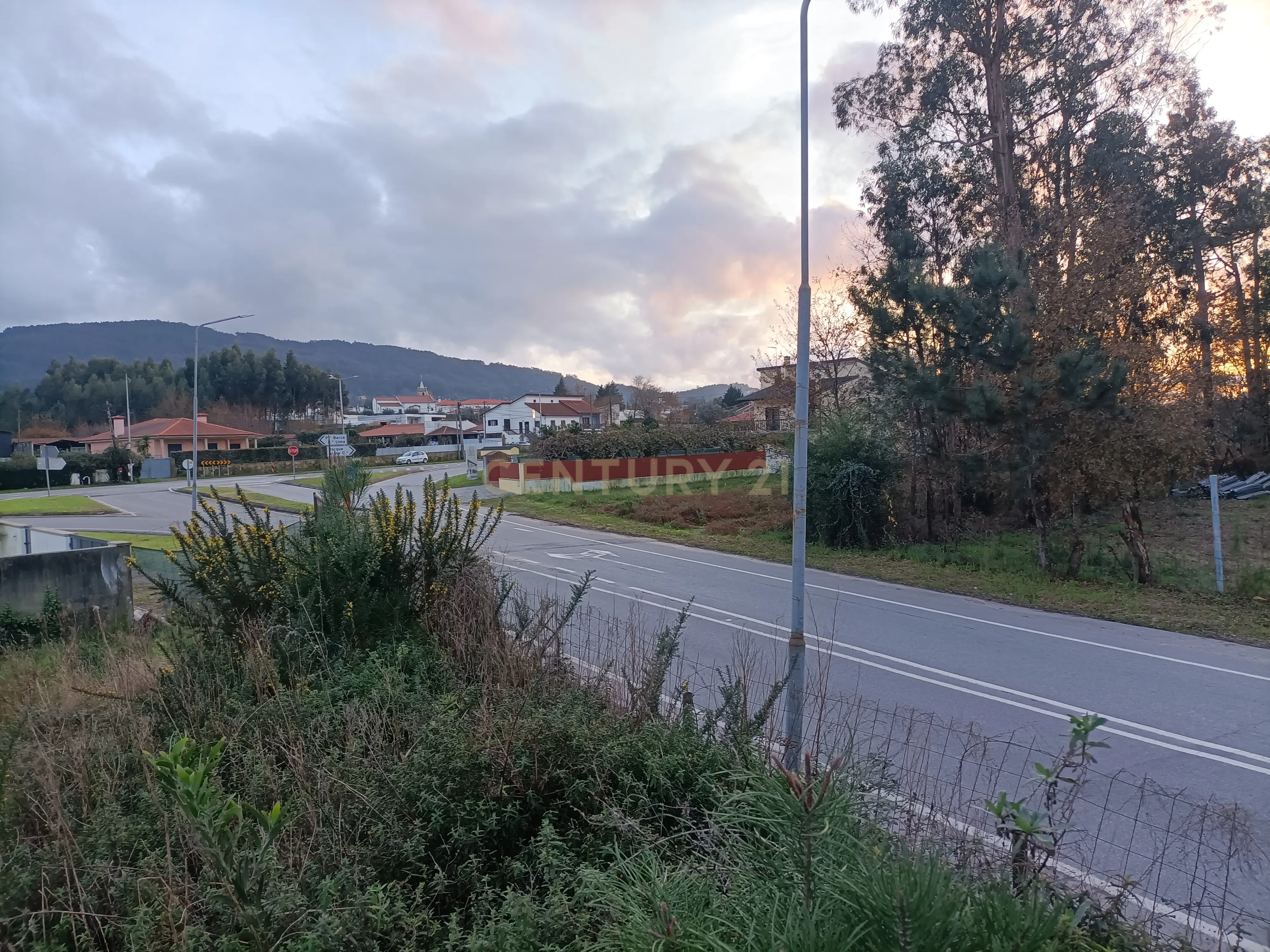 Terreno para construção c/ benfeitoria em Geraz do Lima - Image 3