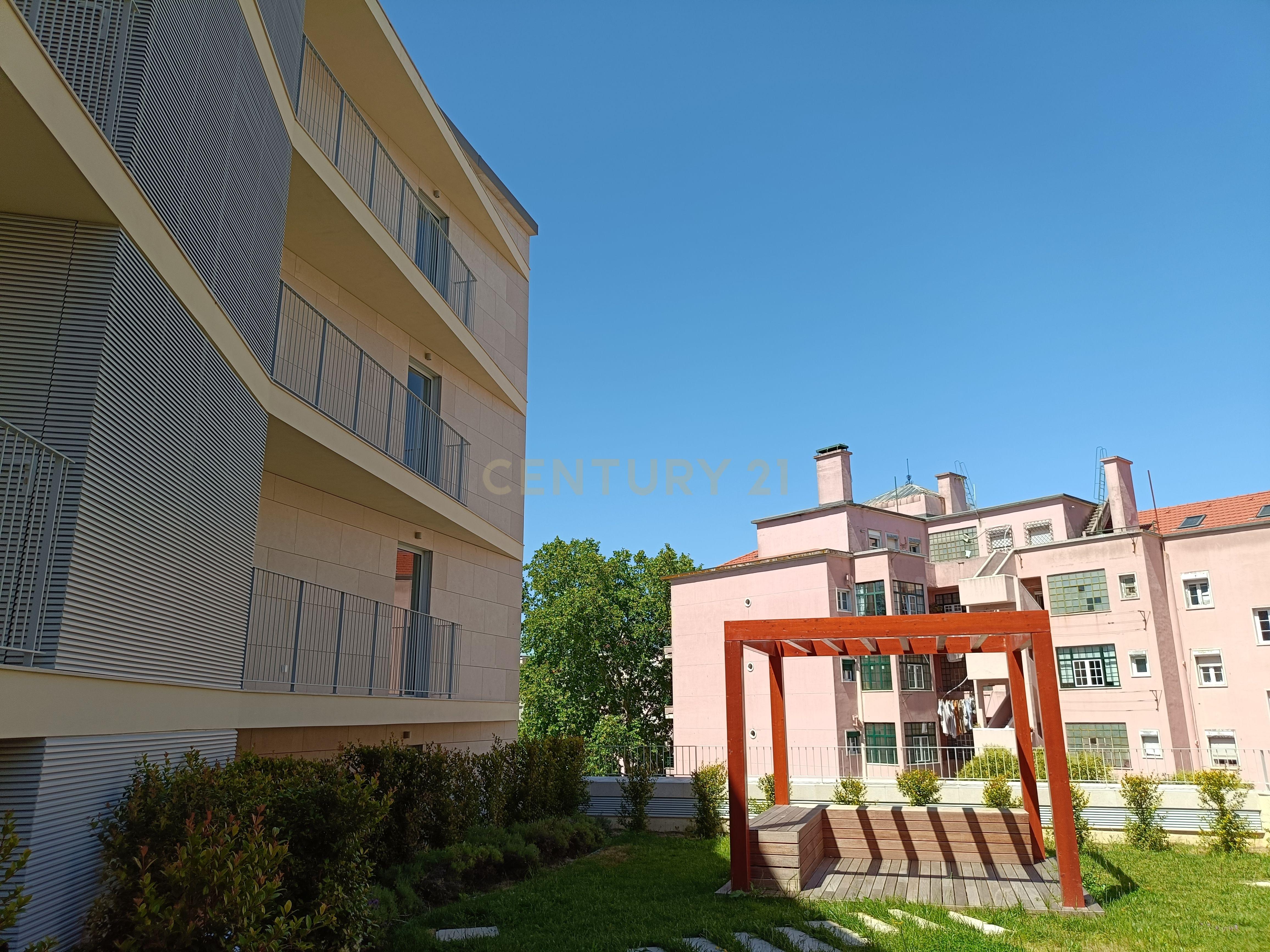 Apartamento Duplex T2, Novo, já concluído e com Licença de Utilização, à Venda em Zona Nobre e Recatada do Areeiro na Av. Madrid - Image 11