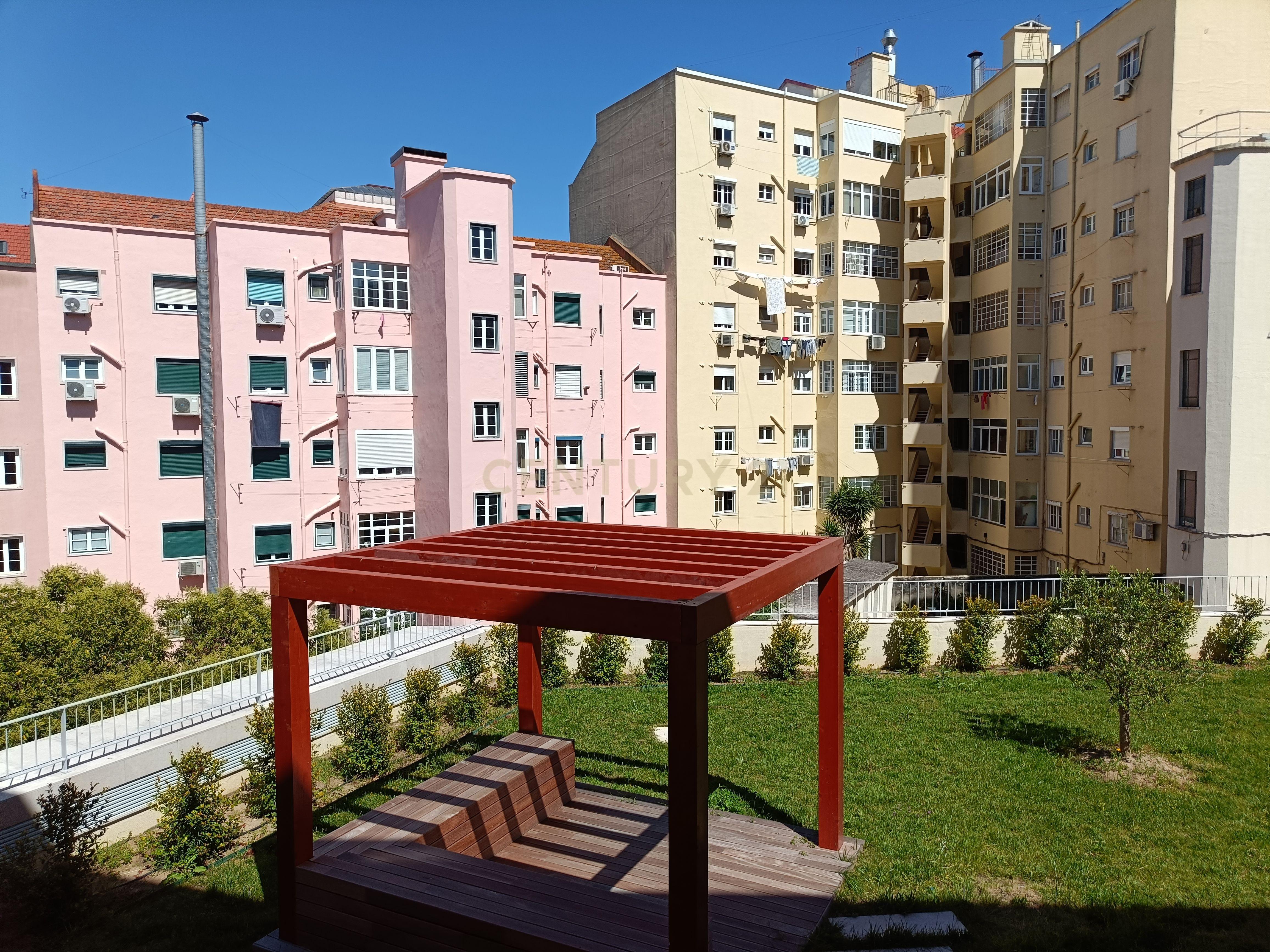 Apartamento Duplex T2, Novo, já concluído e com Licença de Utilização, à Venda em Zona Nobre e Recatada do Areeiro na Av. Madrid - Image 12