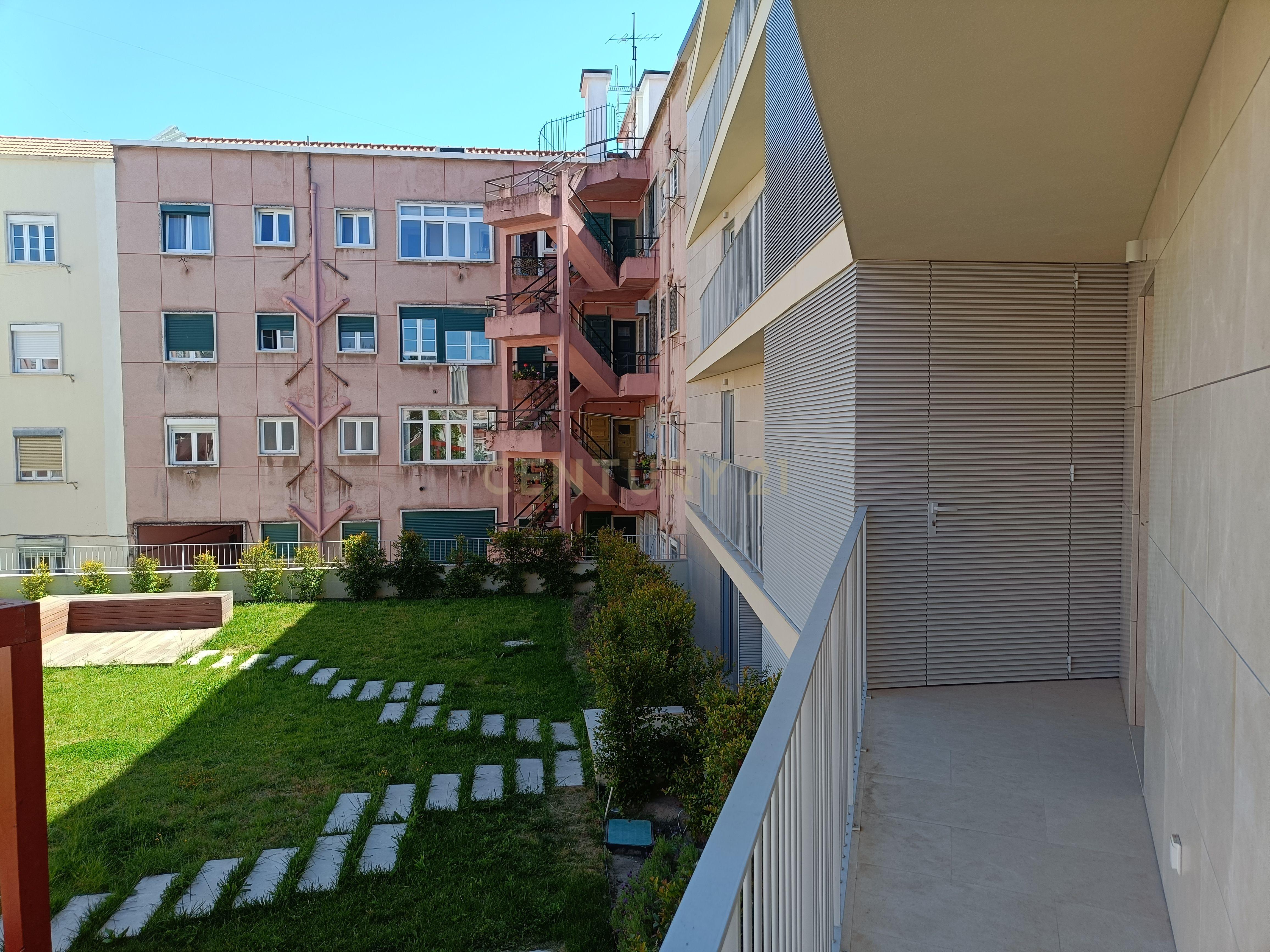 Apartamento Duplex T2, Novo, já concluído e com Licença de Utilização, à Venda em Zona Nobre e Recatada do Areeiro na Av. Madrid - Image 15