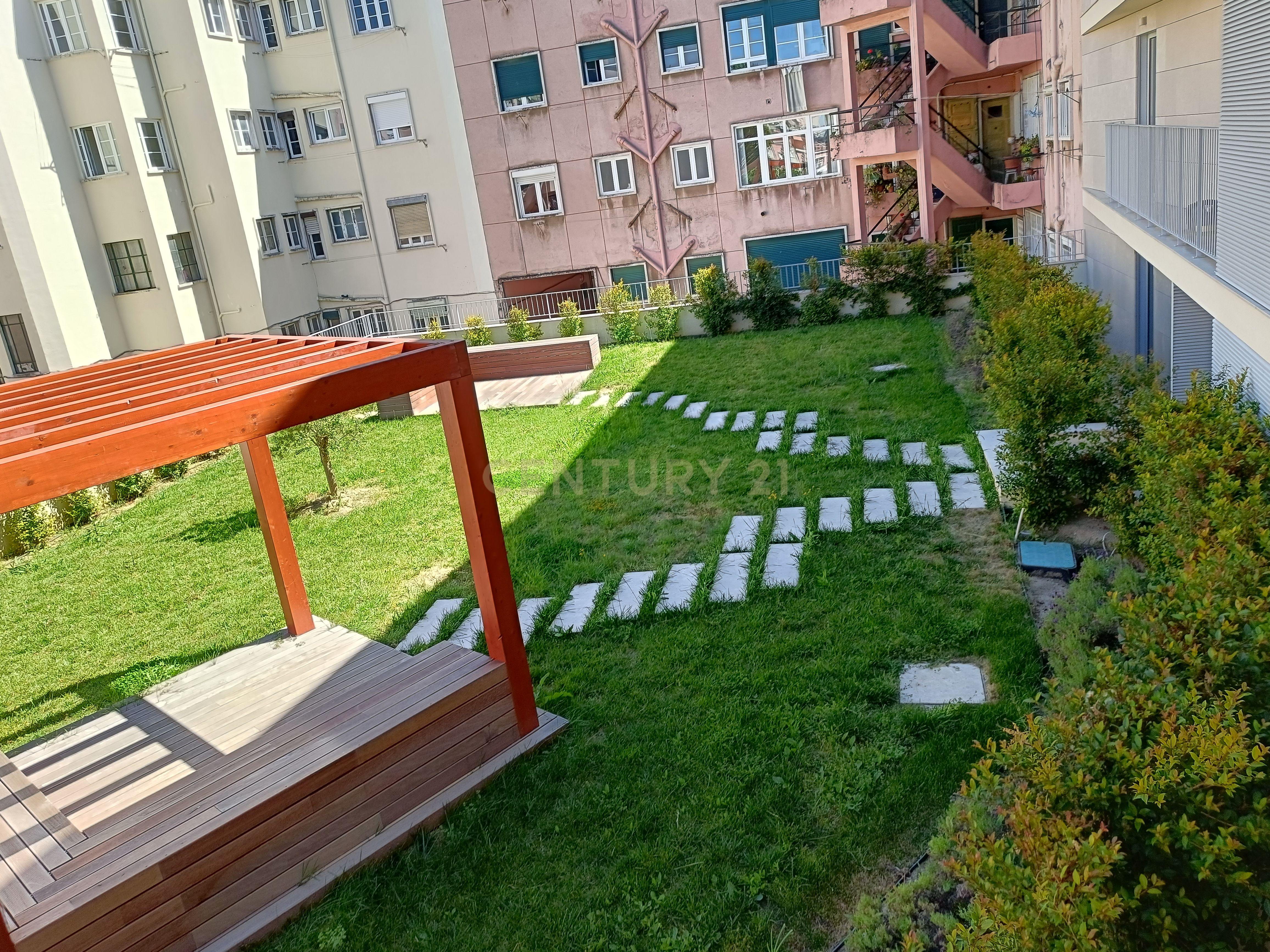 Apartamento Duplex T2, Novo, já concluído e com Licença de Utilização, à Venda em Zona Nobre e Recatada do Areeiro na Av. Madrid - Image 13