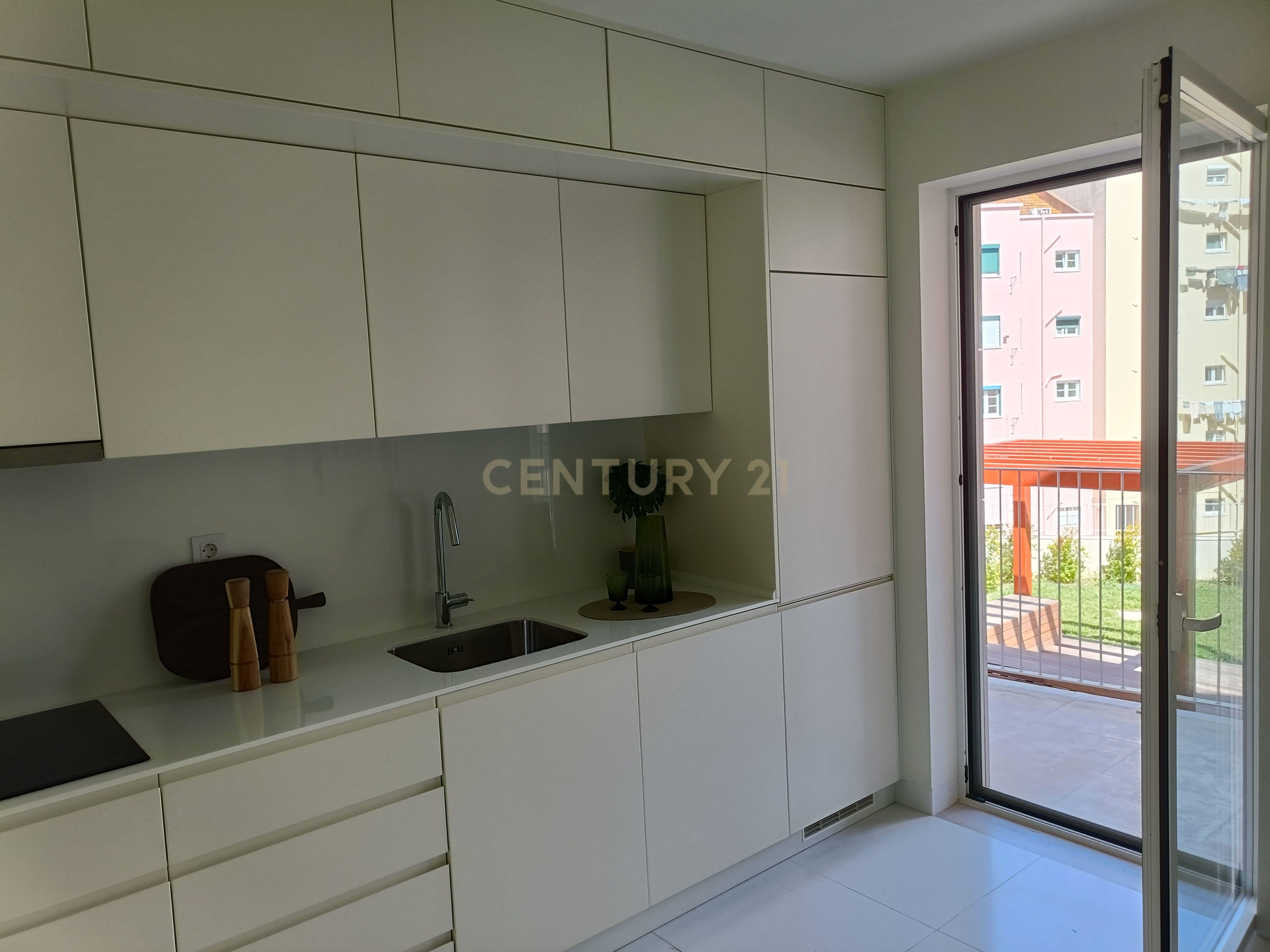 Apartamento Duplex T2, Novo, já concluído e com Licença de Utilização, à Venda em Zona Nobre e Recatada do Areeiro na Av. Madrid - Image 32