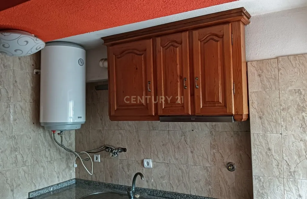 Prédio com apartamento e baixo comercial - Image 9
