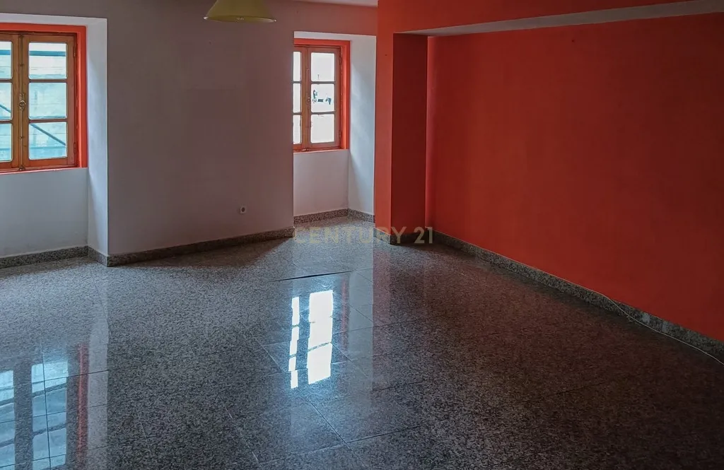 Prédio com apartamento e baixo comercial - Image 12