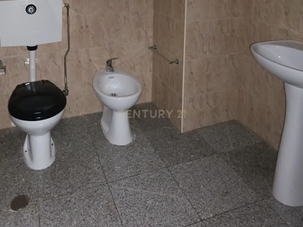 Prédio com apartamento e baixo comercial - Image 15