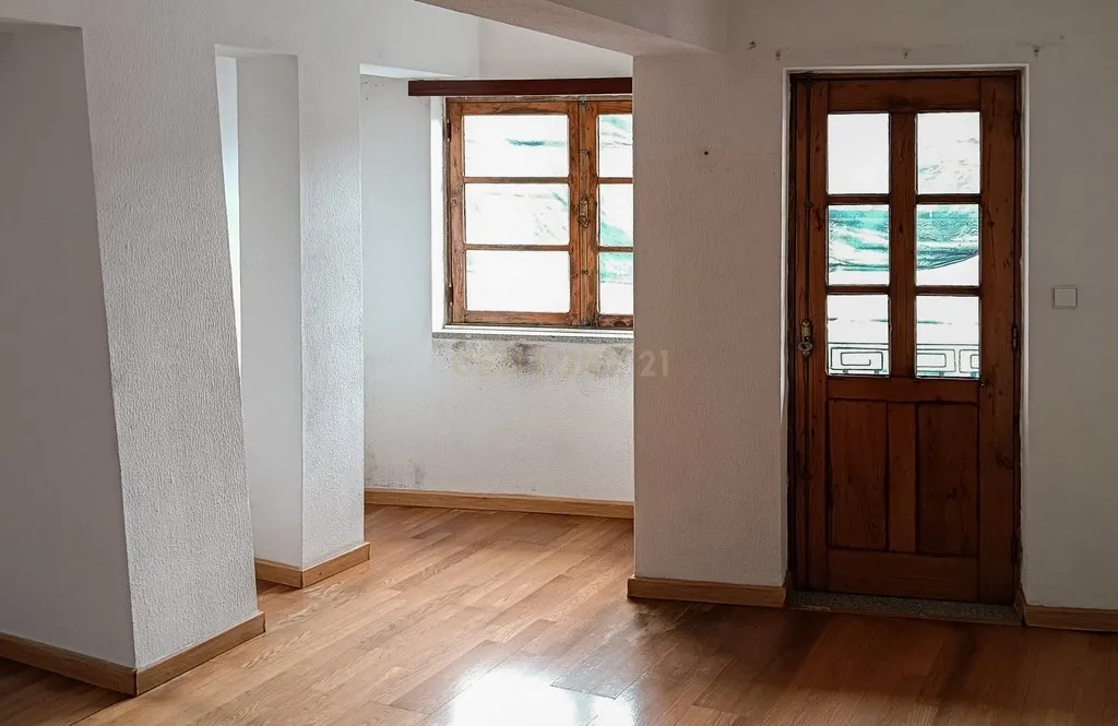 Prédio com apartamento e baixo comercial - Image 18