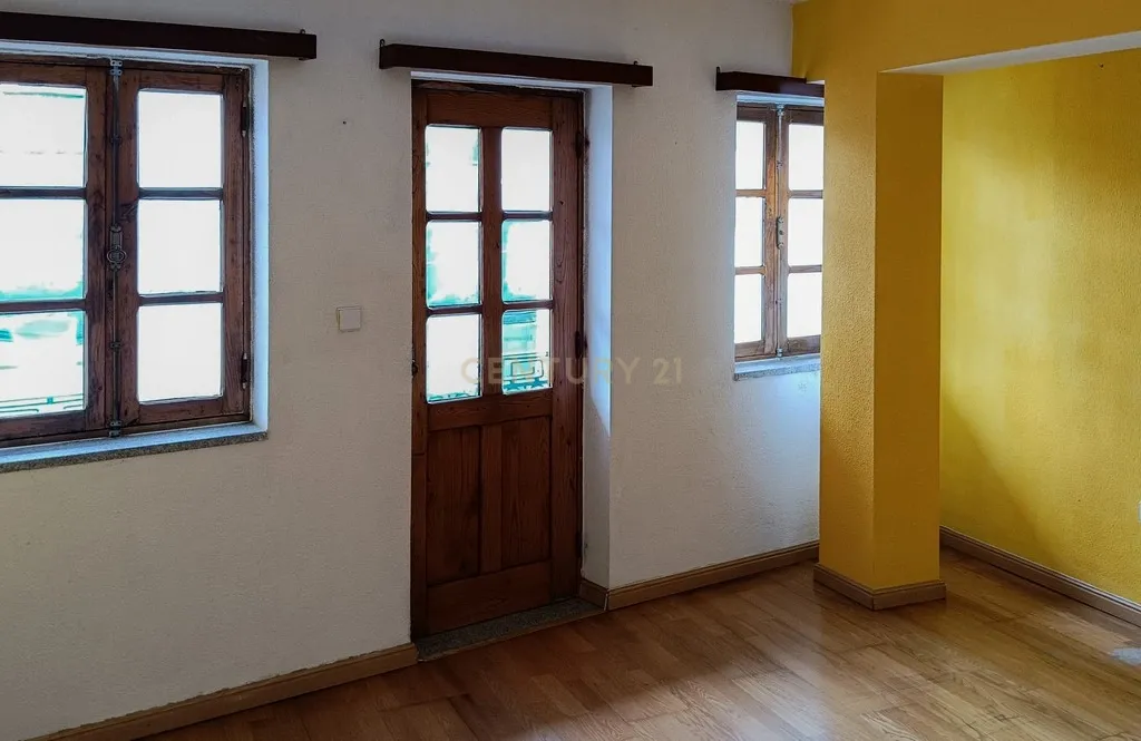 Prédio com apartamento e baixo comercial - Image 19
