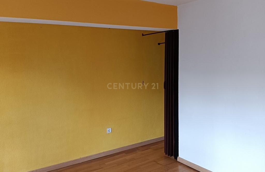 Prédio com apartamento e baixo comercial - Image 20