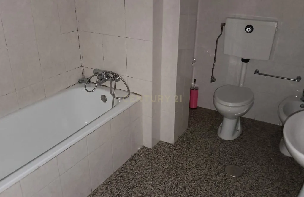 Prédio com apartamento e baixo comercial - Image 21