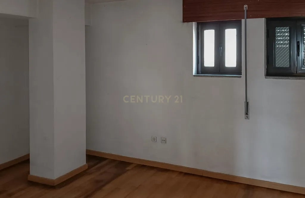 Prédio com apartamento e baixo comercial - Image 22