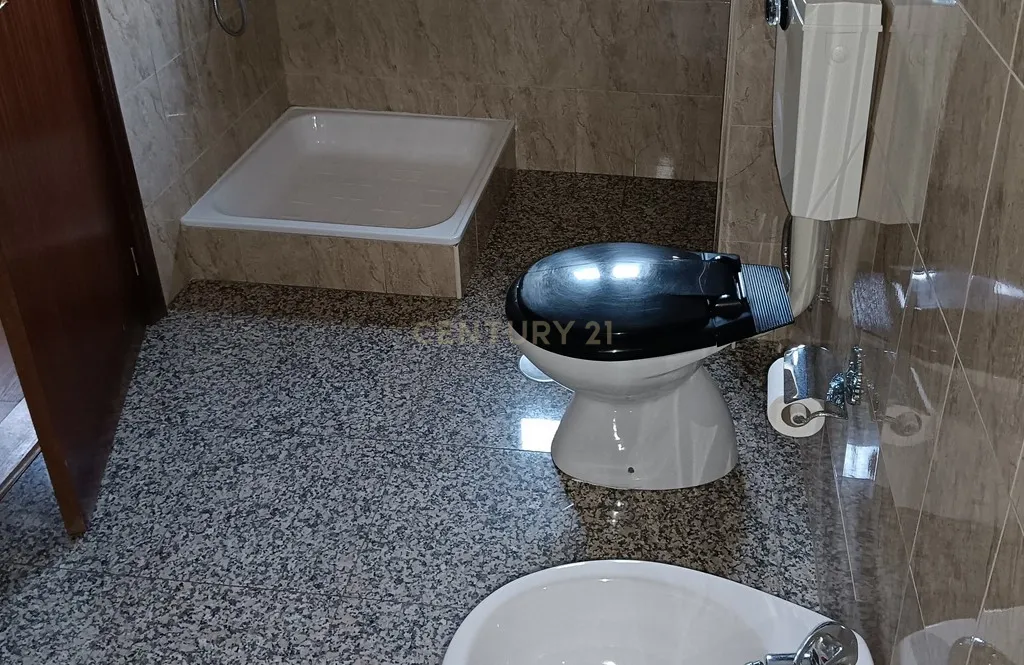 Prédio com apartamento e baixo comercial - Image 23