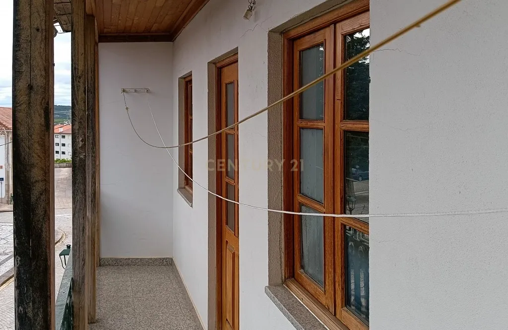 Prédio com apartamento e baixo comercial - Image 24